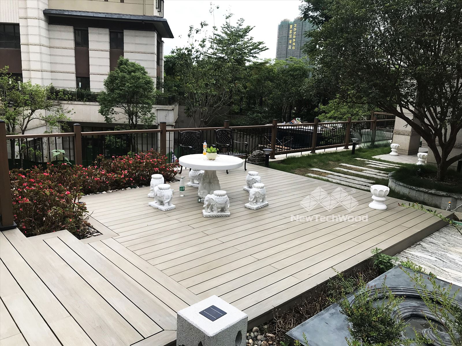 美新超越木定義了高端酒店戶外標(biāo)準(zhǔn)   讓你愛上旅行   趁春節(jié)假期全國放開    帶上心愛的人   一起旅行吧